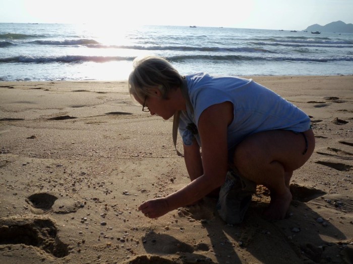 beachcombing.jpg (2)