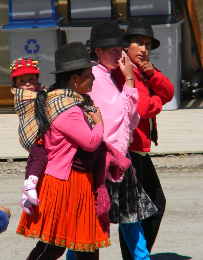 Local Cañari families arriving to celebrate the solstice at Ingapirca.