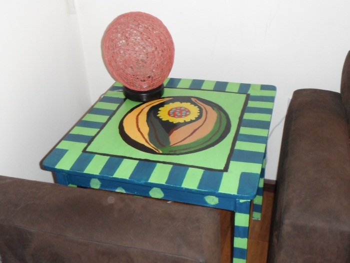 Thanks so much to Anne for this photo of her table in its new home!
