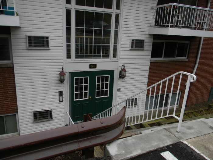 The front of the building where apartment 407 is still located.